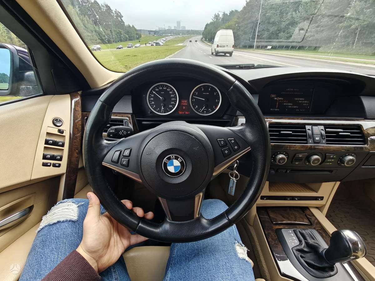 BMW 545, 4.4 l., Седан