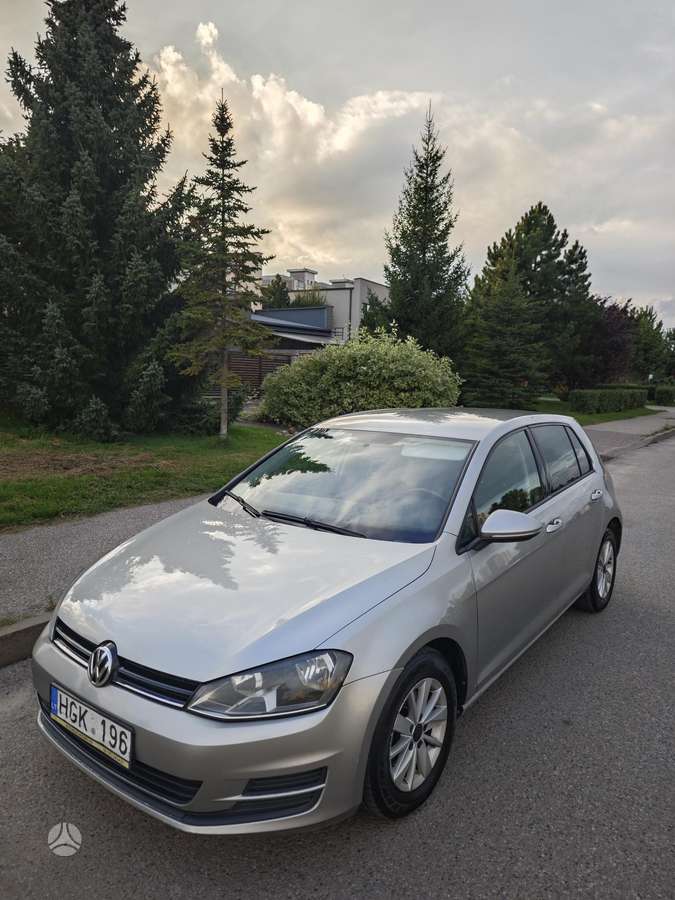 Volkswagen Golf - 1
