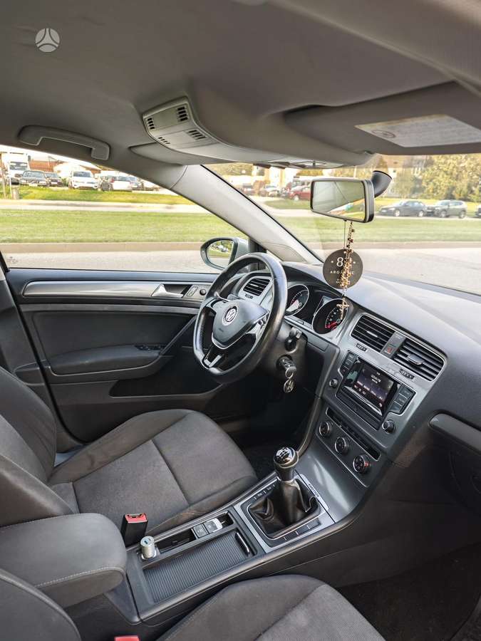 Volkswagen Golf - 10