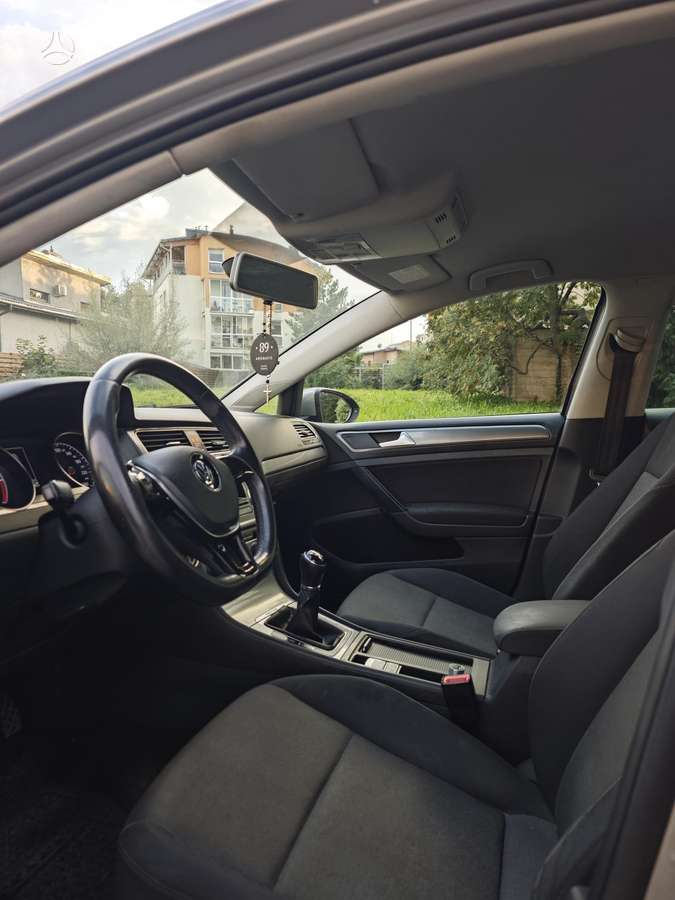 Volkswagen Golf - 11