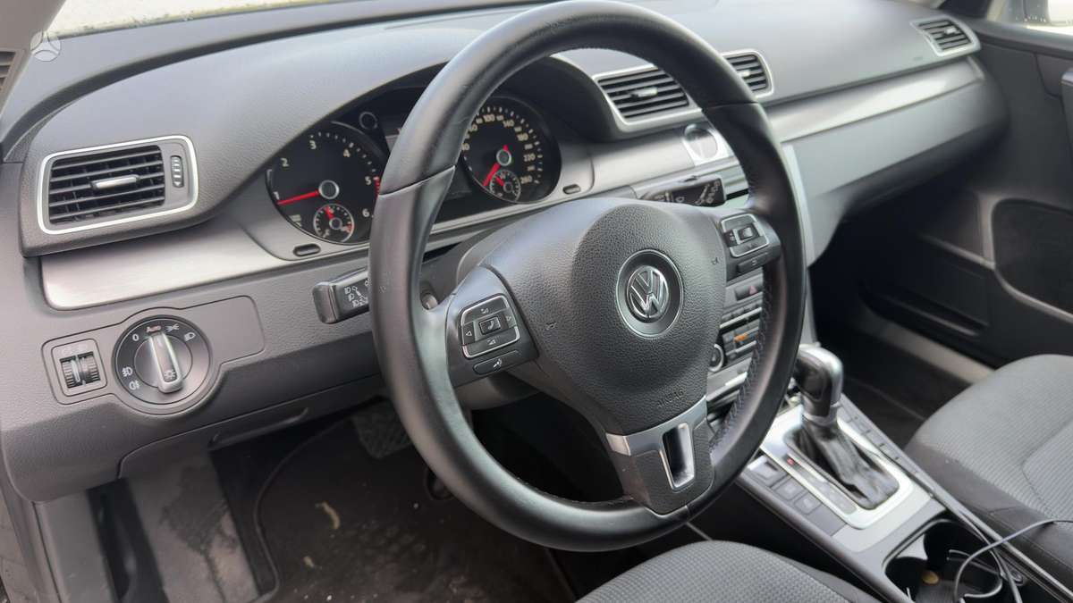 Volkswagen Passat - 11