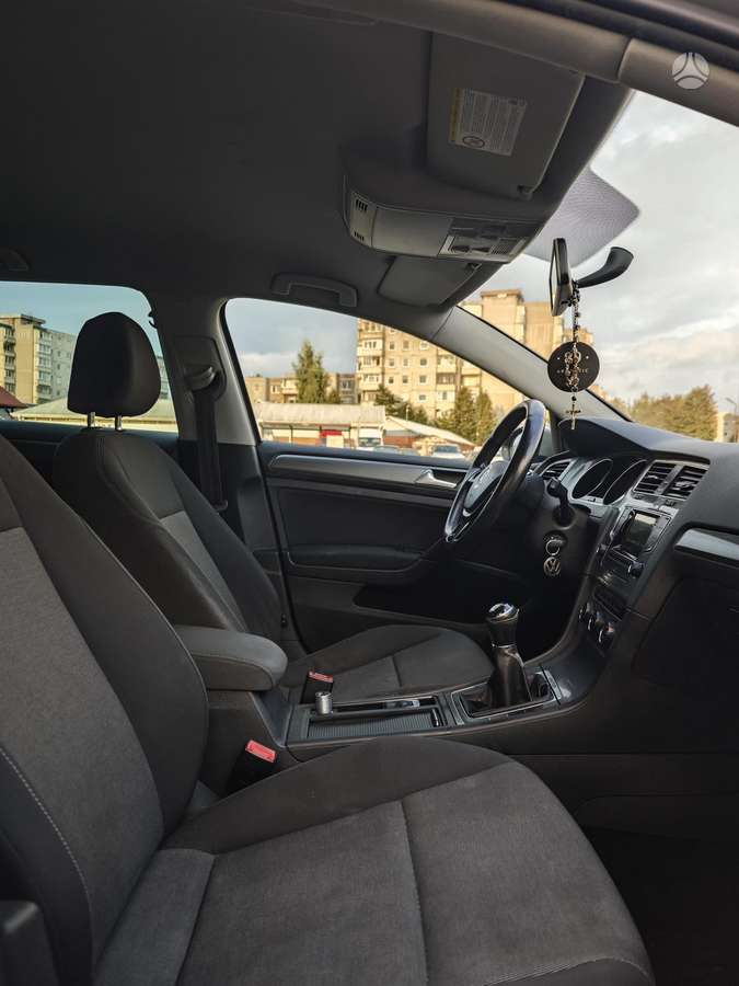 Volkswagen Golf - 12