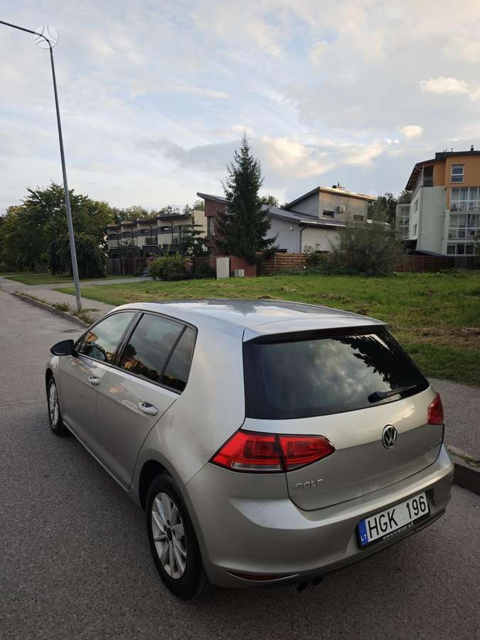 Volkswagen Golf - 8
