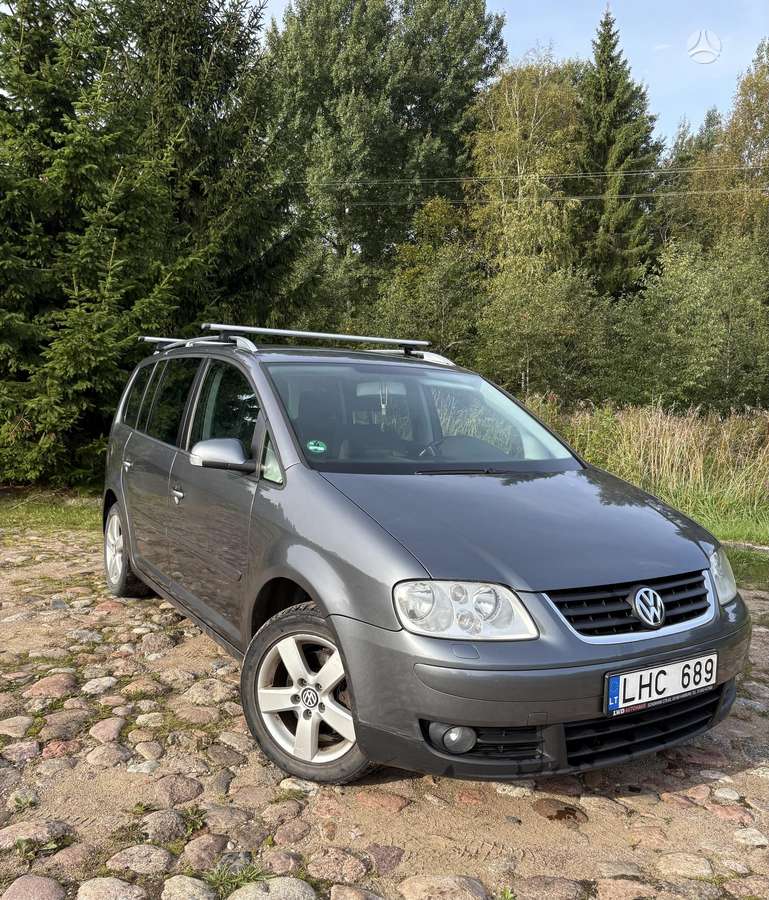 Volkswagen Touran - 1