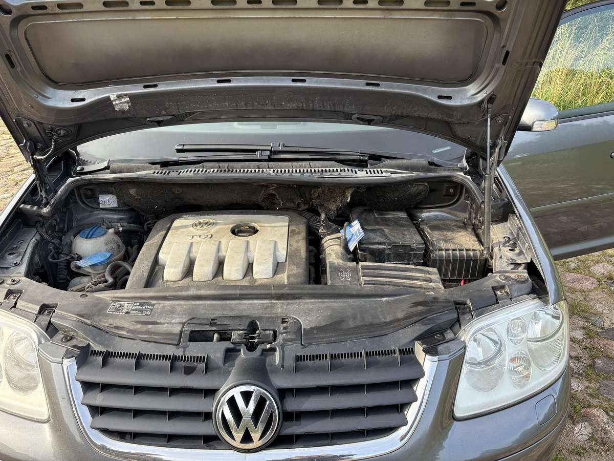 Volkswagen Touran - 8
