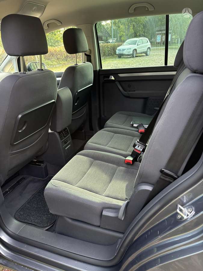 Volkswagen Touran - 9
