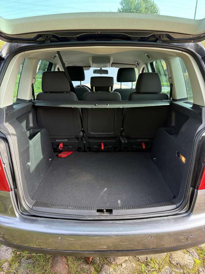 Volkswagen Touran - 10