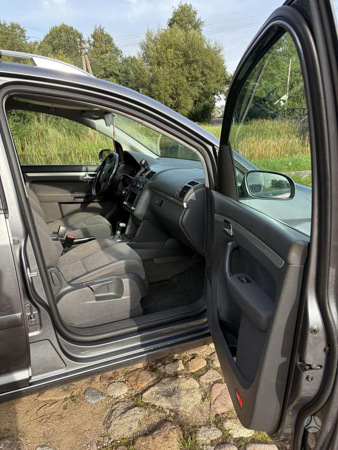 Volkswagen Touran - 11