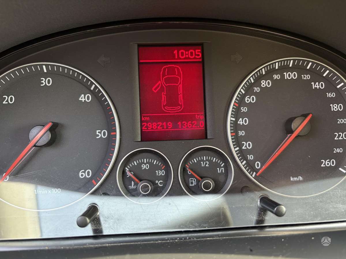 Volkswagen Touran - 12