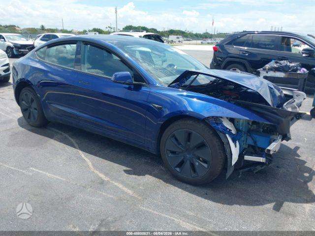 Tesla Model 3 - 11