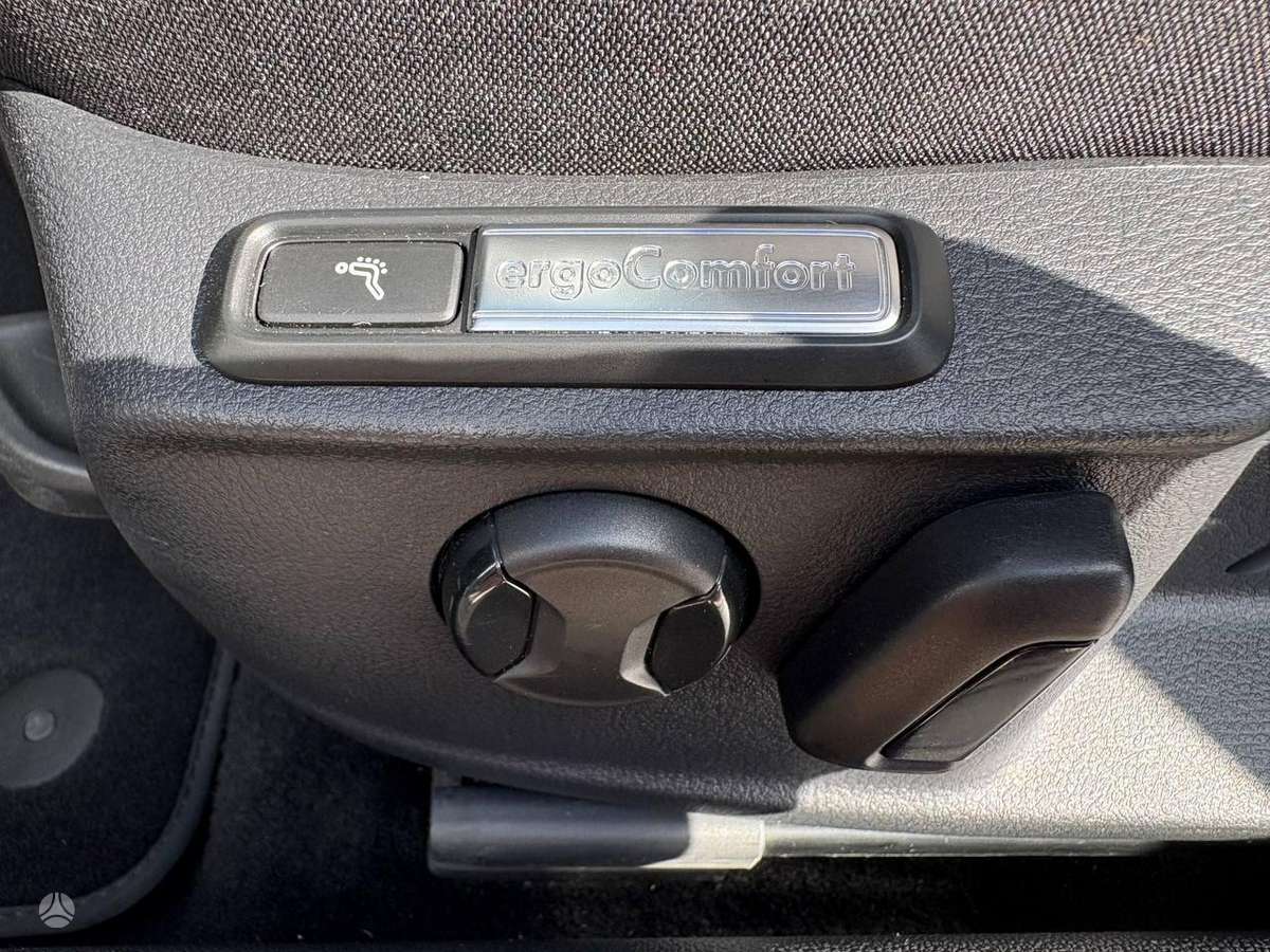 Volkswagen Passat - 11