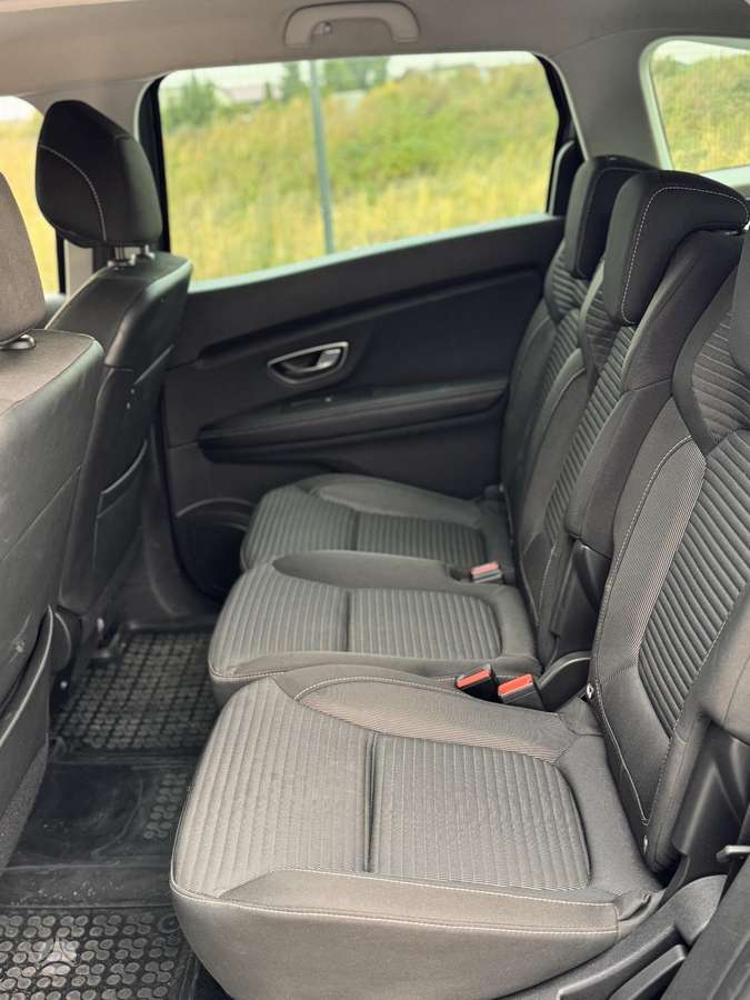 Renault Grand Scenic - 10