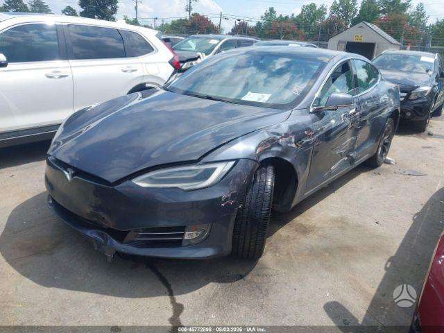 Tesla Model S, sedanas