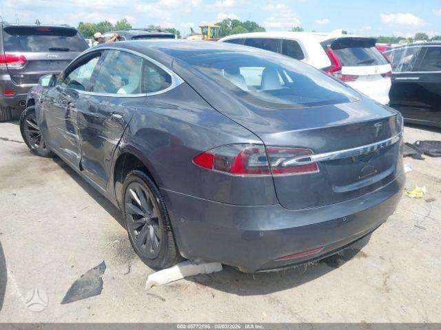 Tesla Model S, sedanas