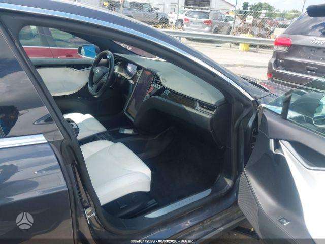 Tesla Model S, sedanas