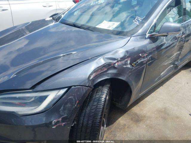 Tesla Model S, sedanas
