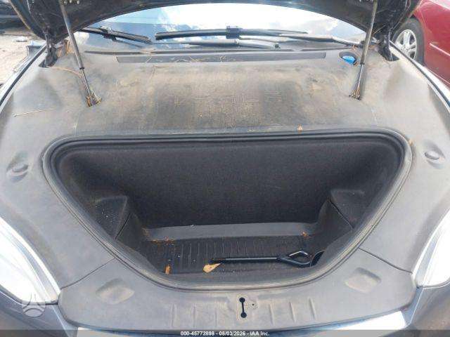 Tesla Model S, Седан
