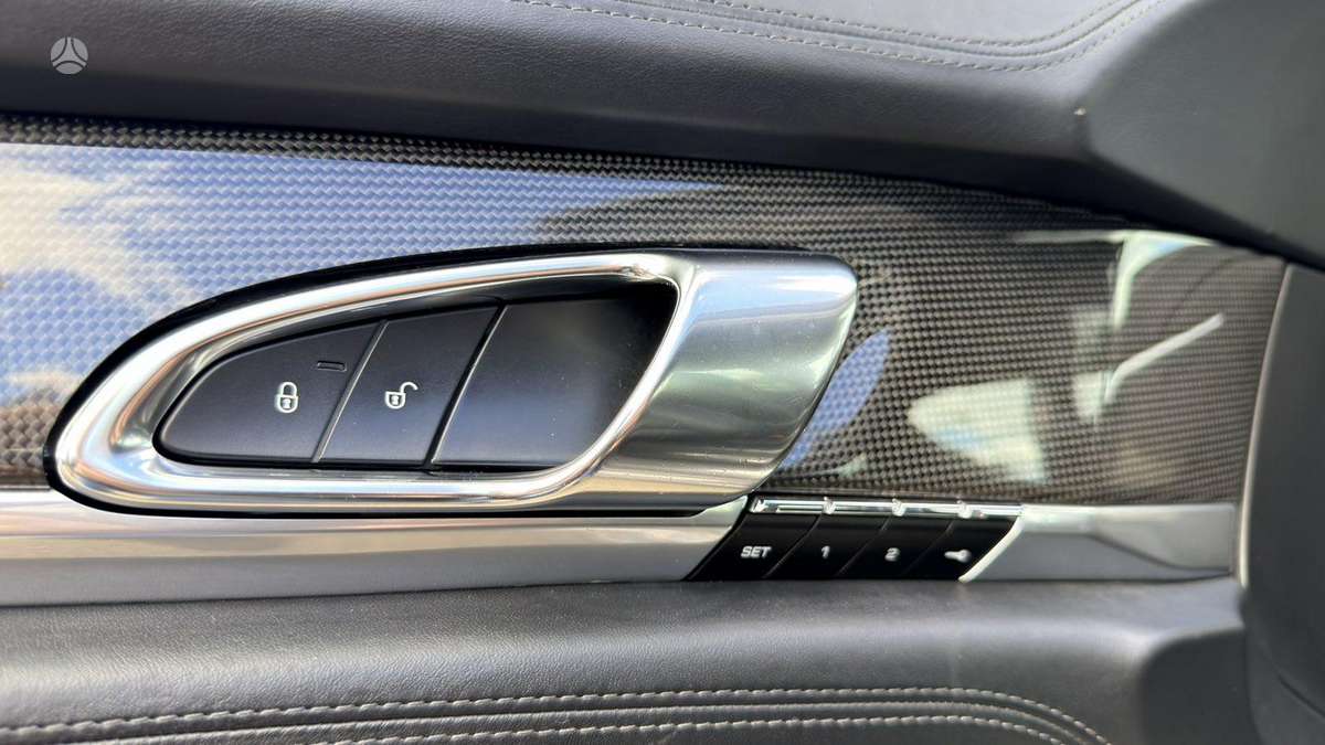 Porsche Panamera - 8