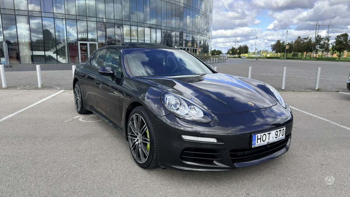 Porsche Panamera - 1