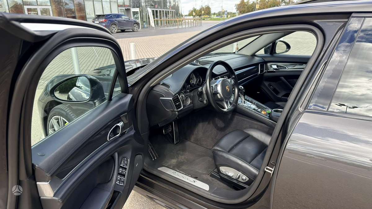 Porsche Panamera - 5