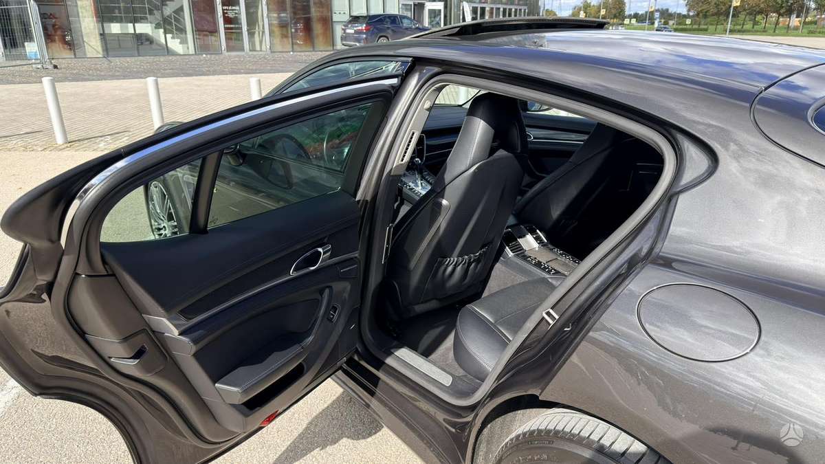 Porsche Panamera - 6