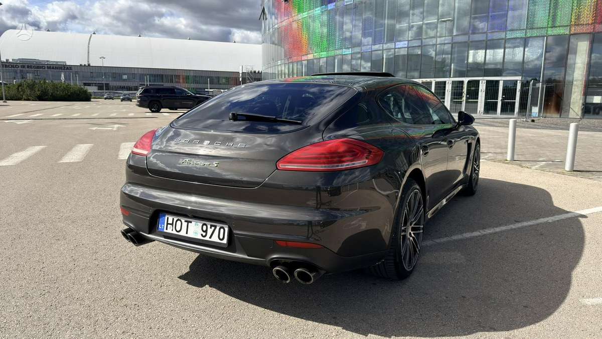 Porsche Panamera - 4