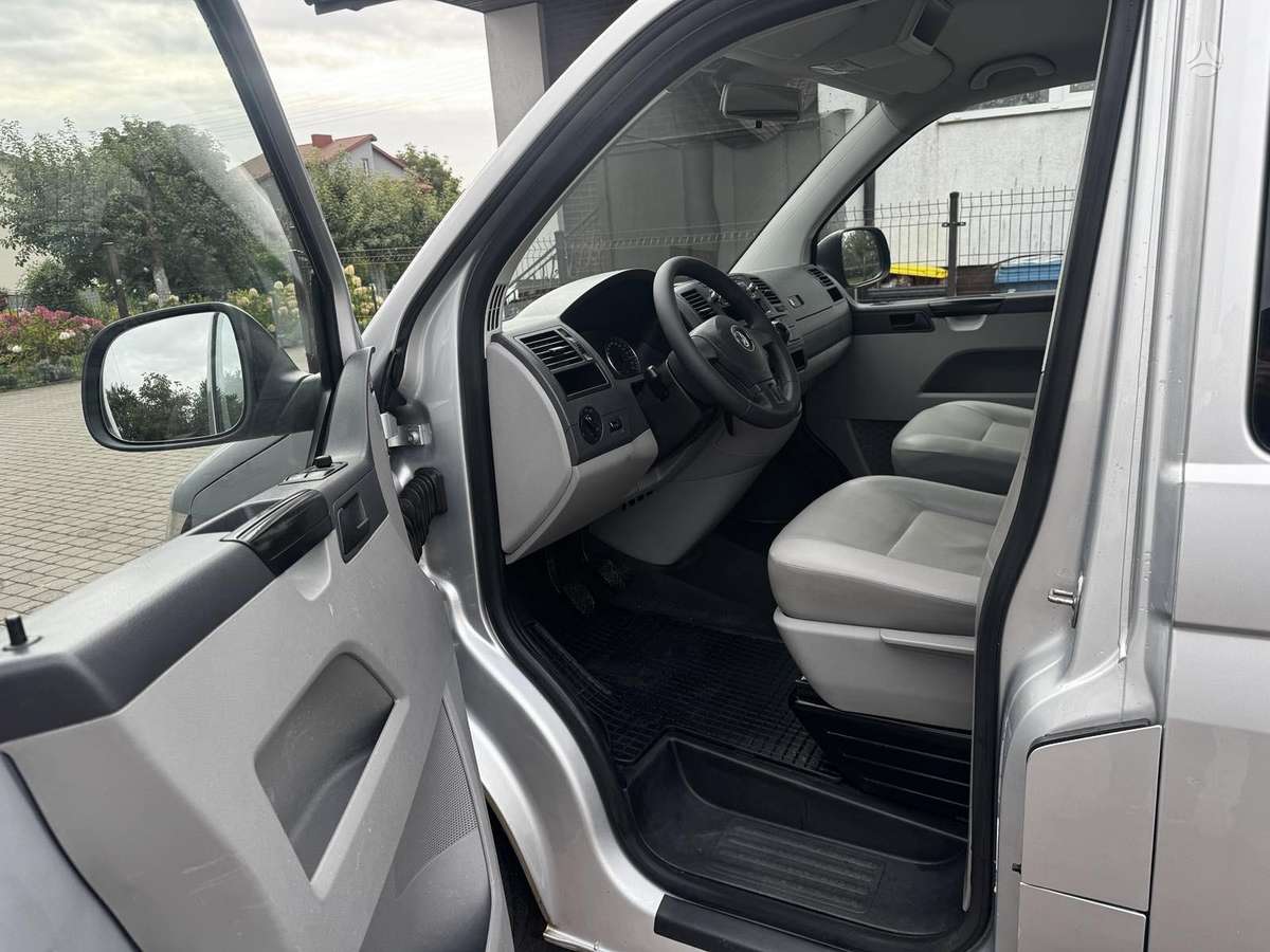 Volkswagen Caravelle - 9
