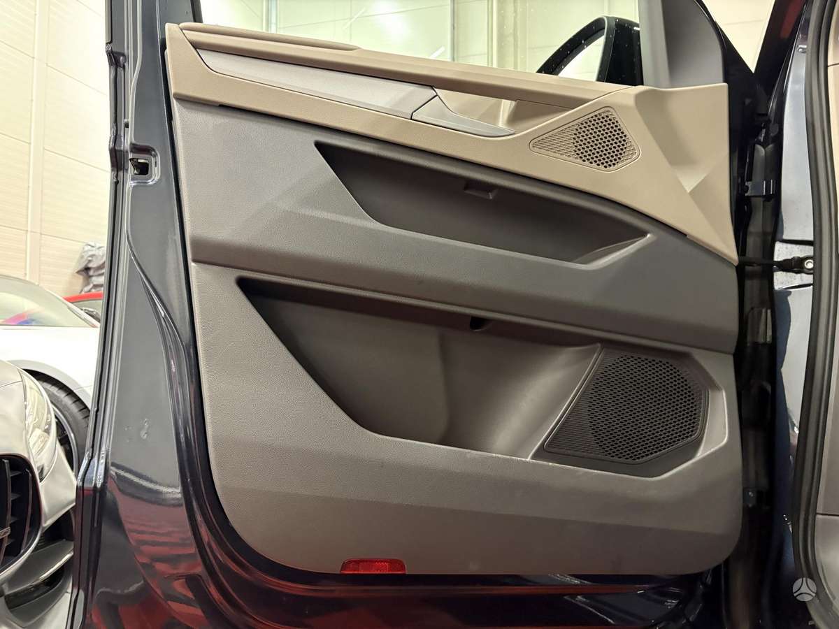 Volkswagen Multivan - 11