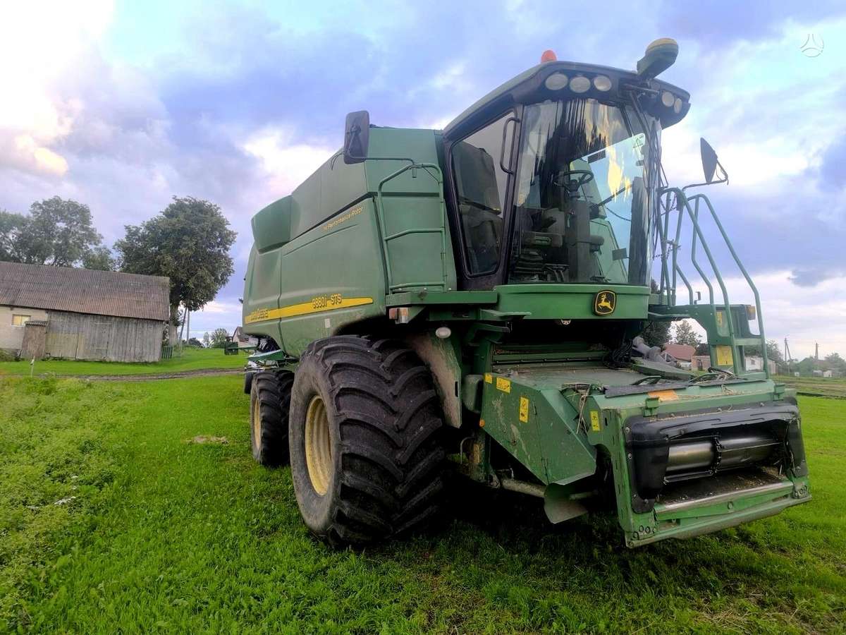 John Deere 9880i, combine harvesters