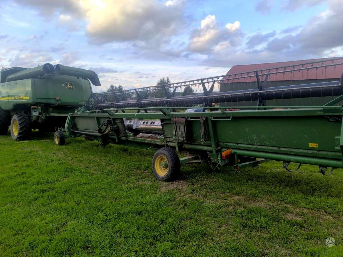John Deere 9880i, combine harvesters
