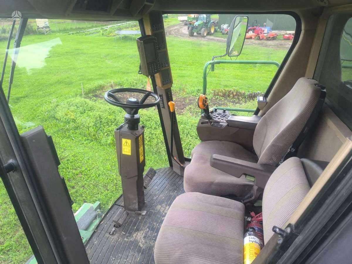 John Deere 9880i, kombainai