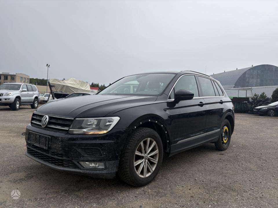 Volkswagen Tiguan - 1