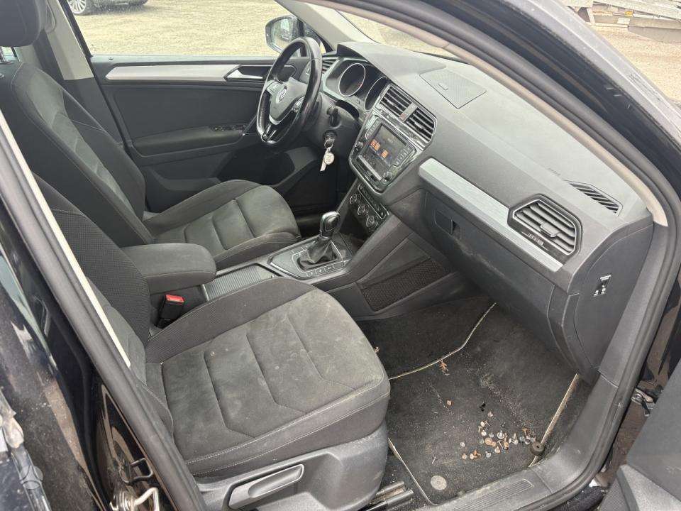 Volkswagen Tiguan - 10