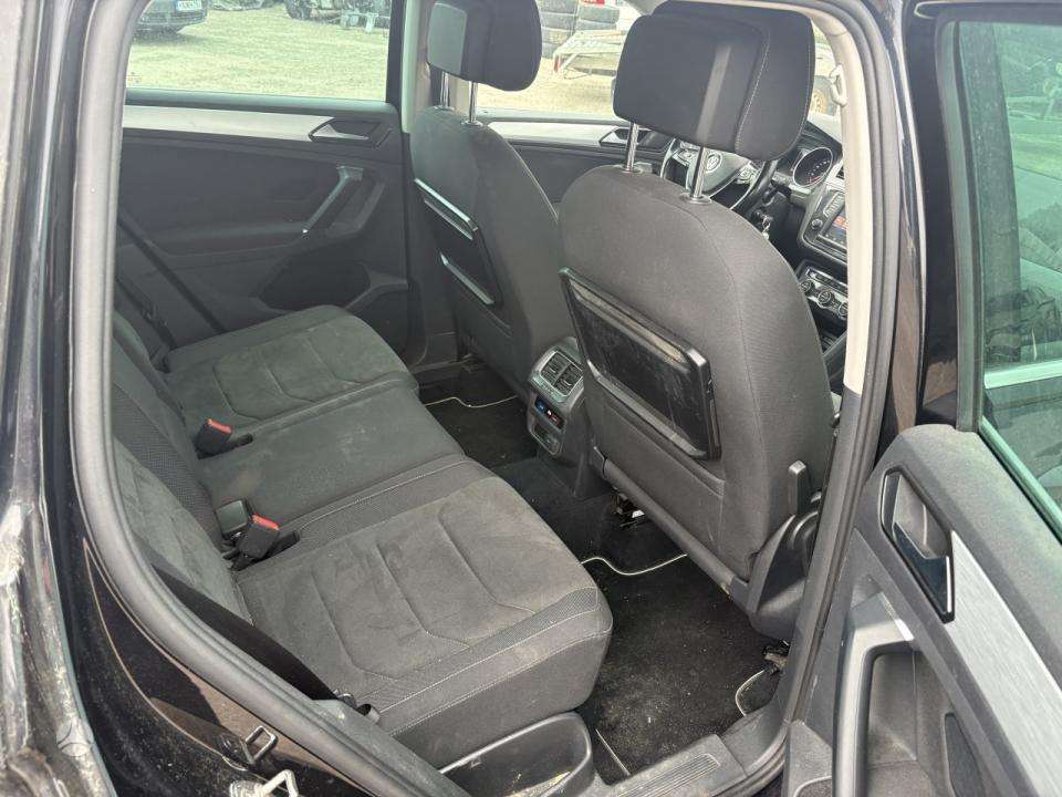 Volkswagen Tiguan - 11