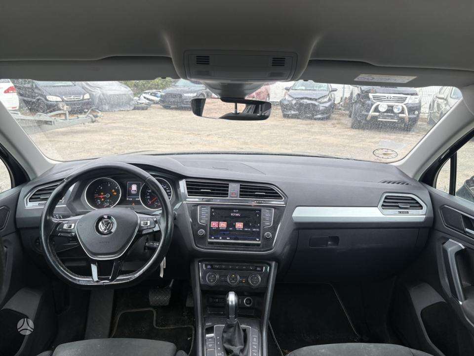 Volkswagen Tiguan - 12
