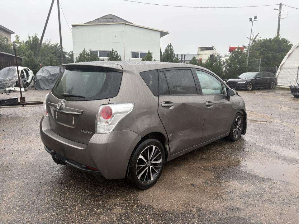Toyota Verso - 5