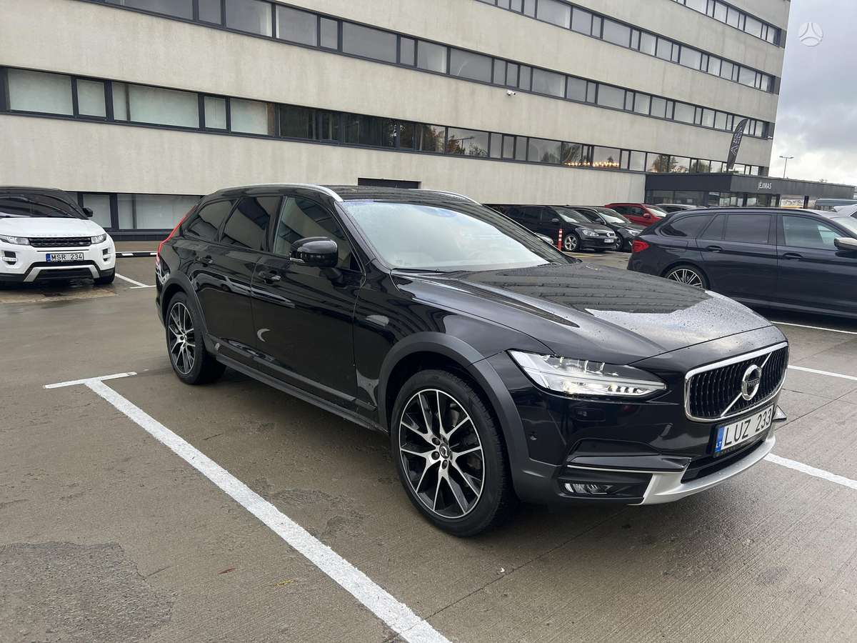 Volvo V90 Cross Country - 1