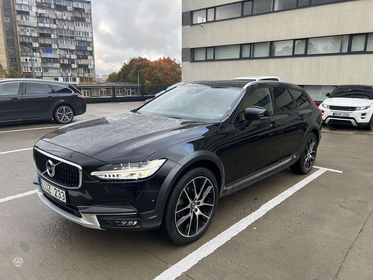 Volvo V90 Cross Country - 3
