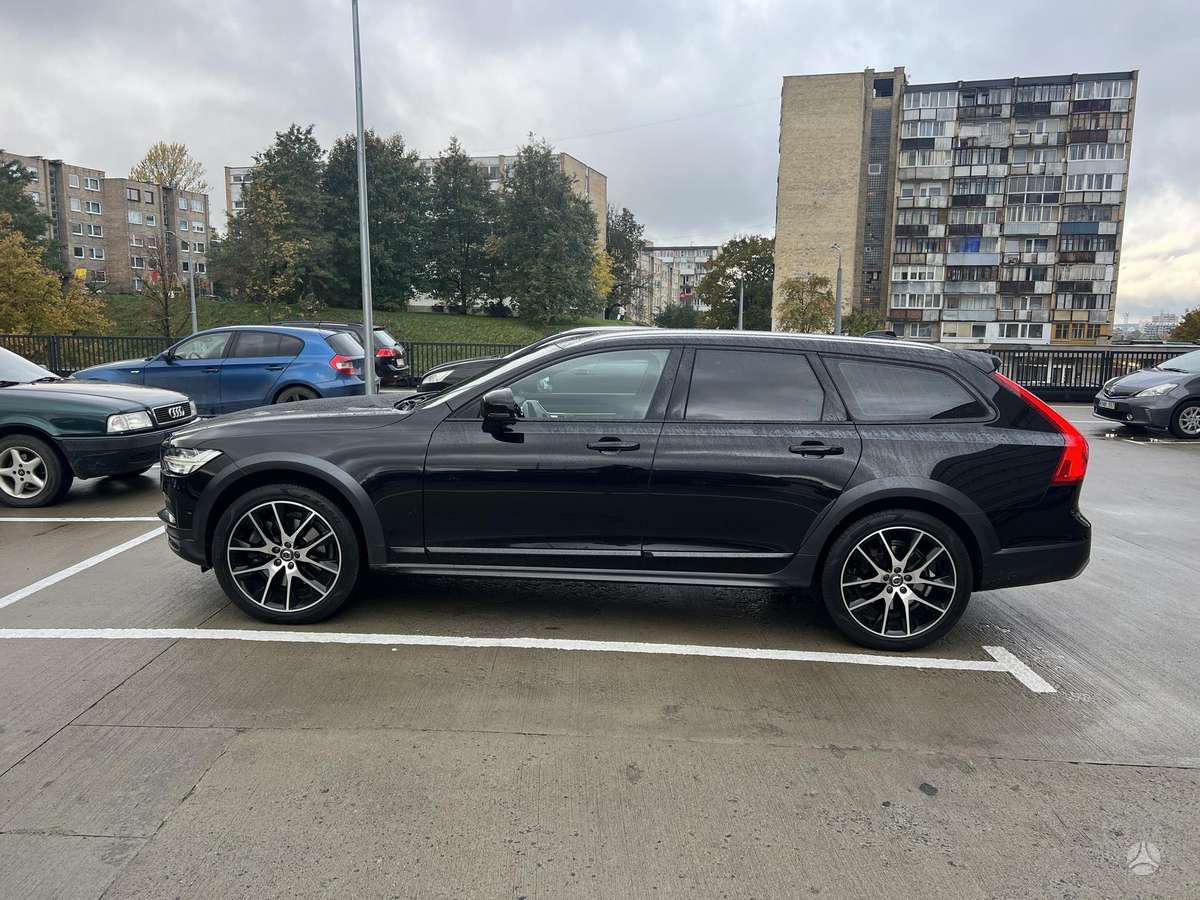 Volvo V90 Cross Country - 4