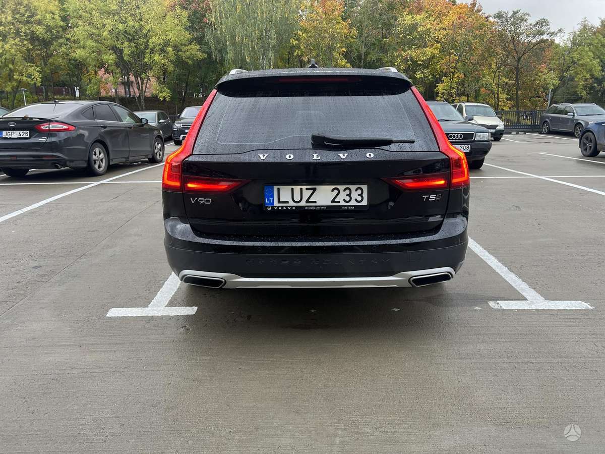 Volvo V90 Cross Country - 5
