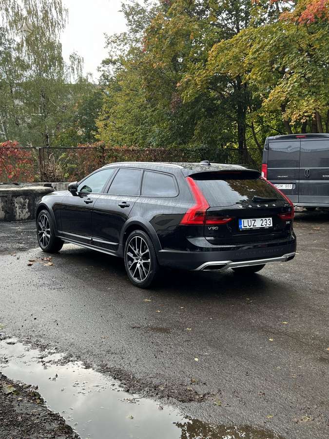 Volvo V90 Cross Country - 6