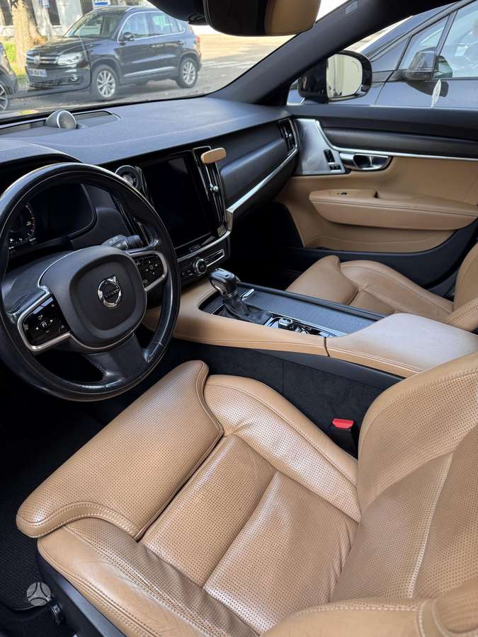 Volvo V90 Cross Country - 11
