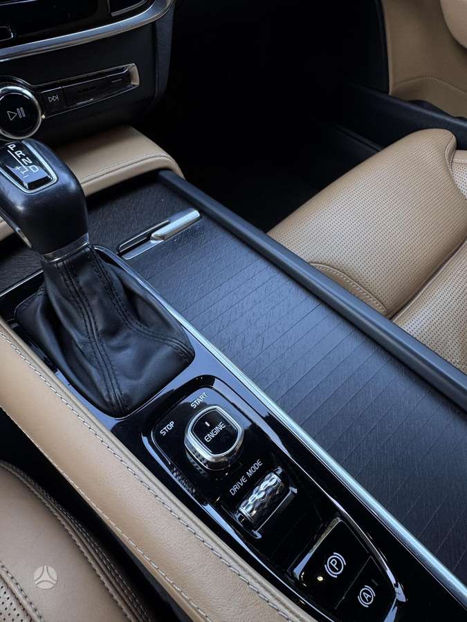 Volvo V90 Cross Country - 12
