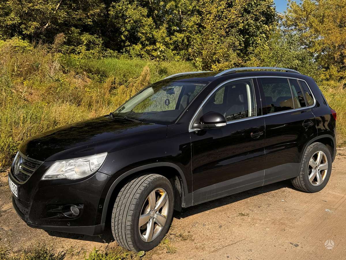 Volkswagen Tiguan - 1