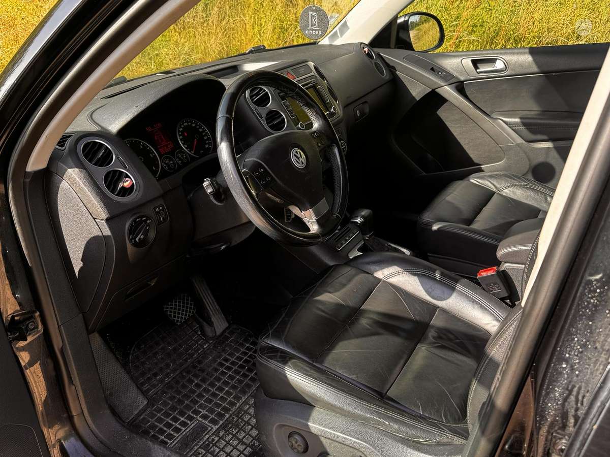 Volkswagen Tiguan - 2