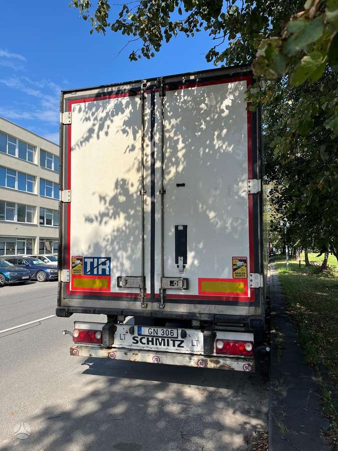 Schmitz SKO24, refrigerated