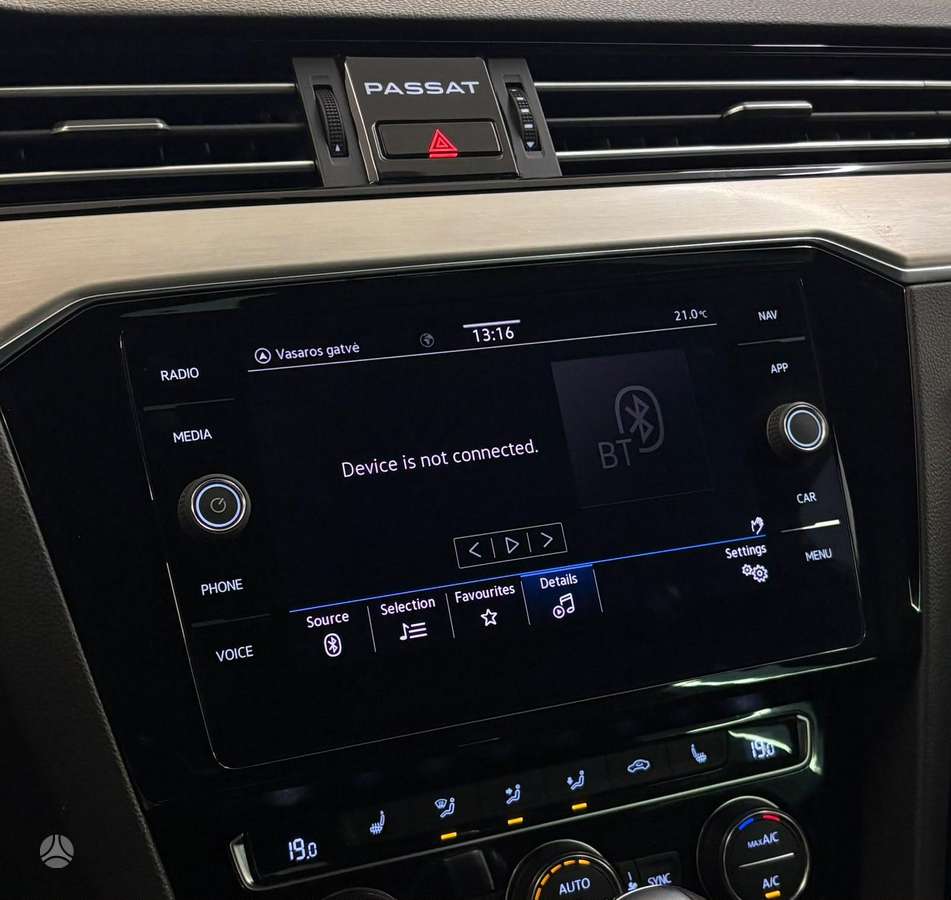 Volkswagen Passat - 9