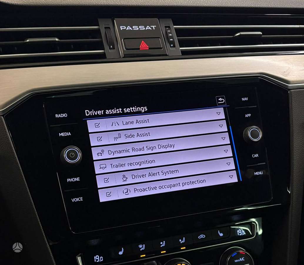 Volkswagen Passat - 12