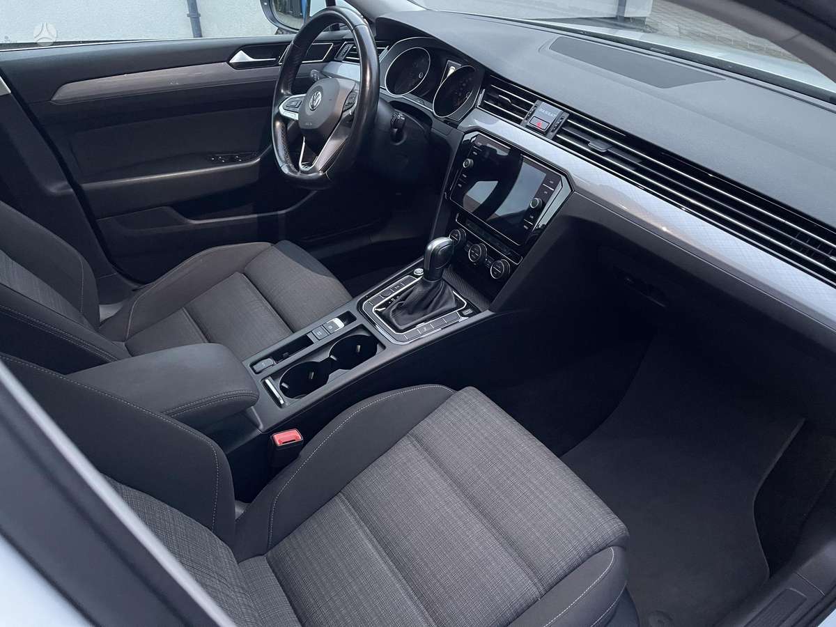 Volkswagen Passat - 8