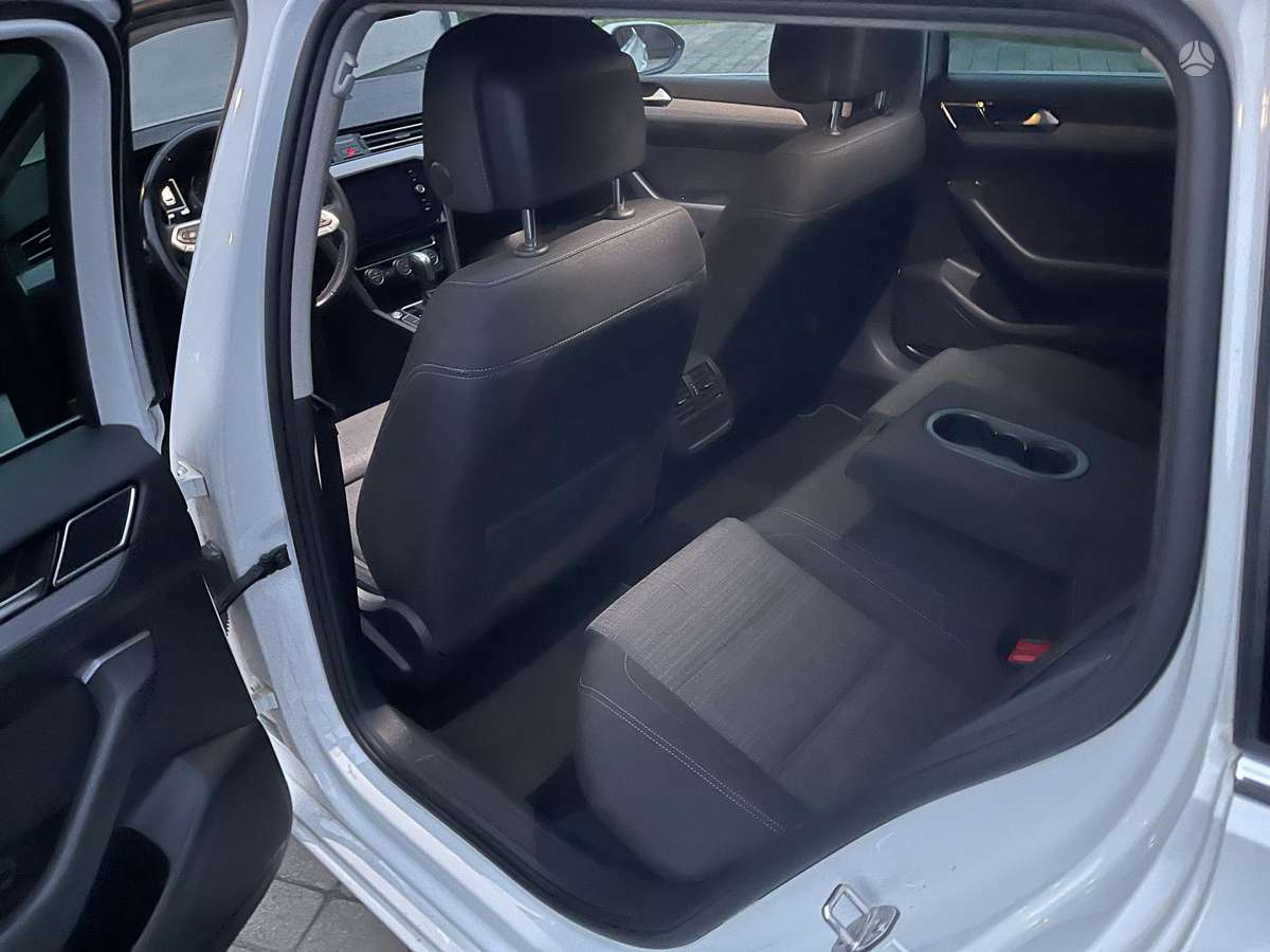 Volkswagen Passat - 12